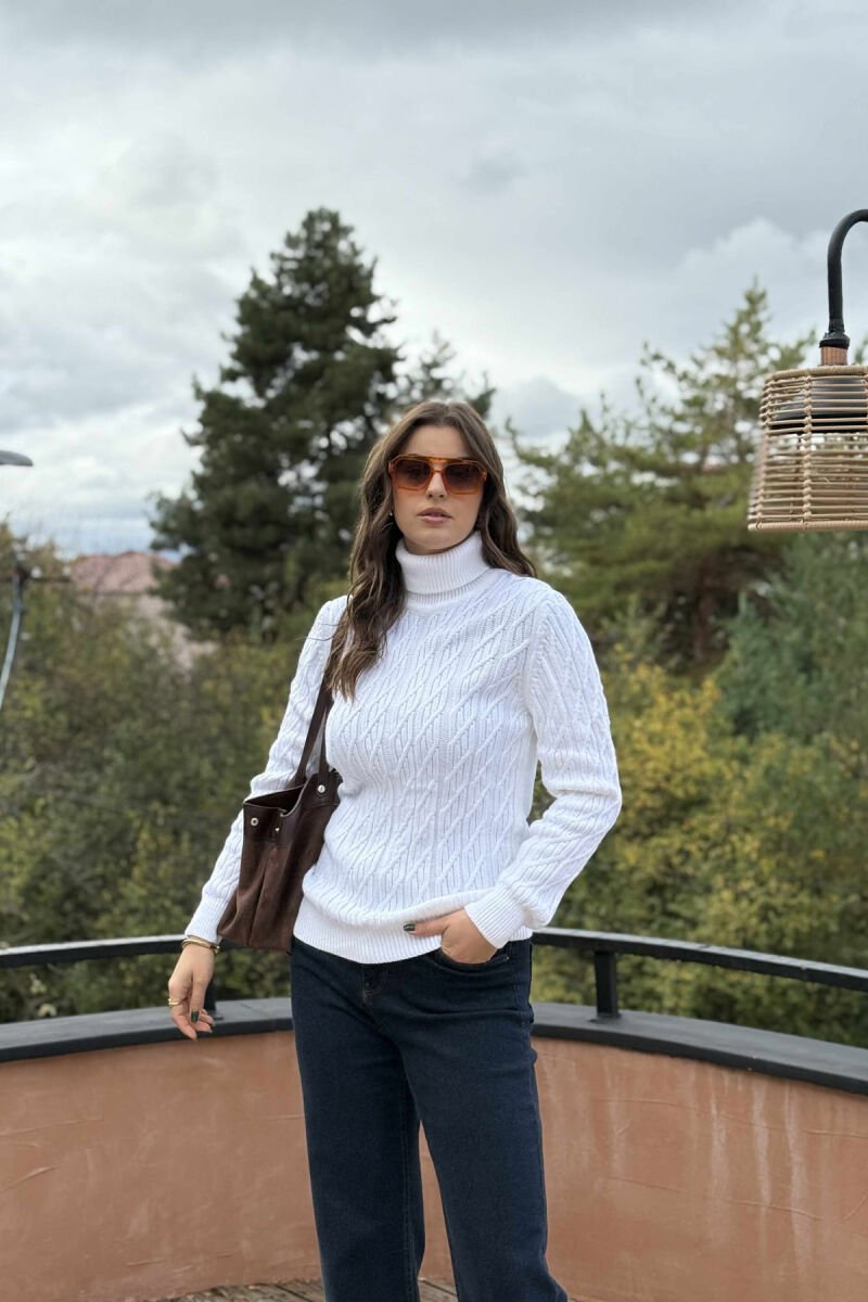 GOLF PËR FEMRA ME DIZAJN GËRSHETI NË NGJYRË TË BARDHË - 2