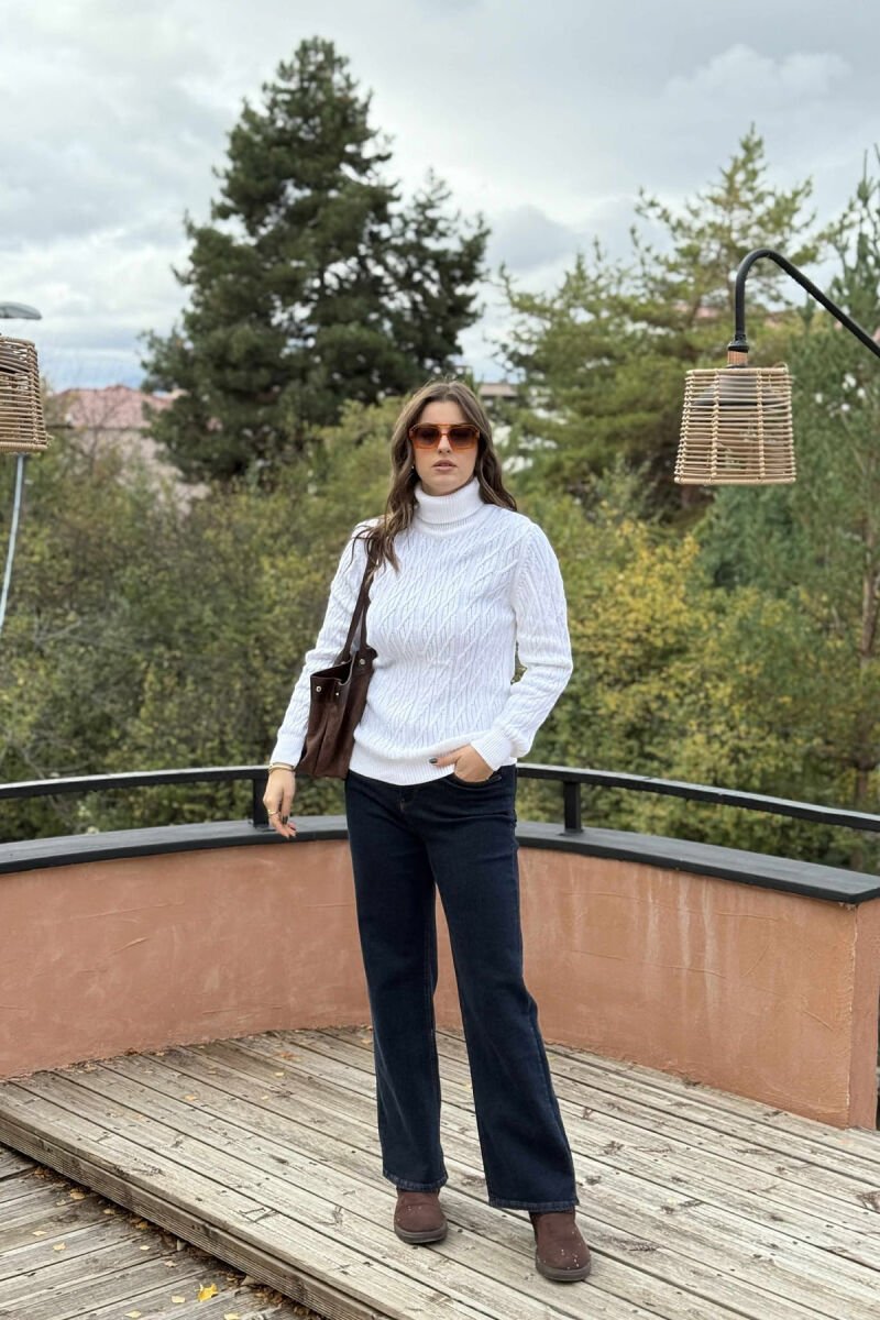GOLF PËR FEMRA ME DIZAJN GËRSHETI NË NGJYRË TË BARDHË - 3