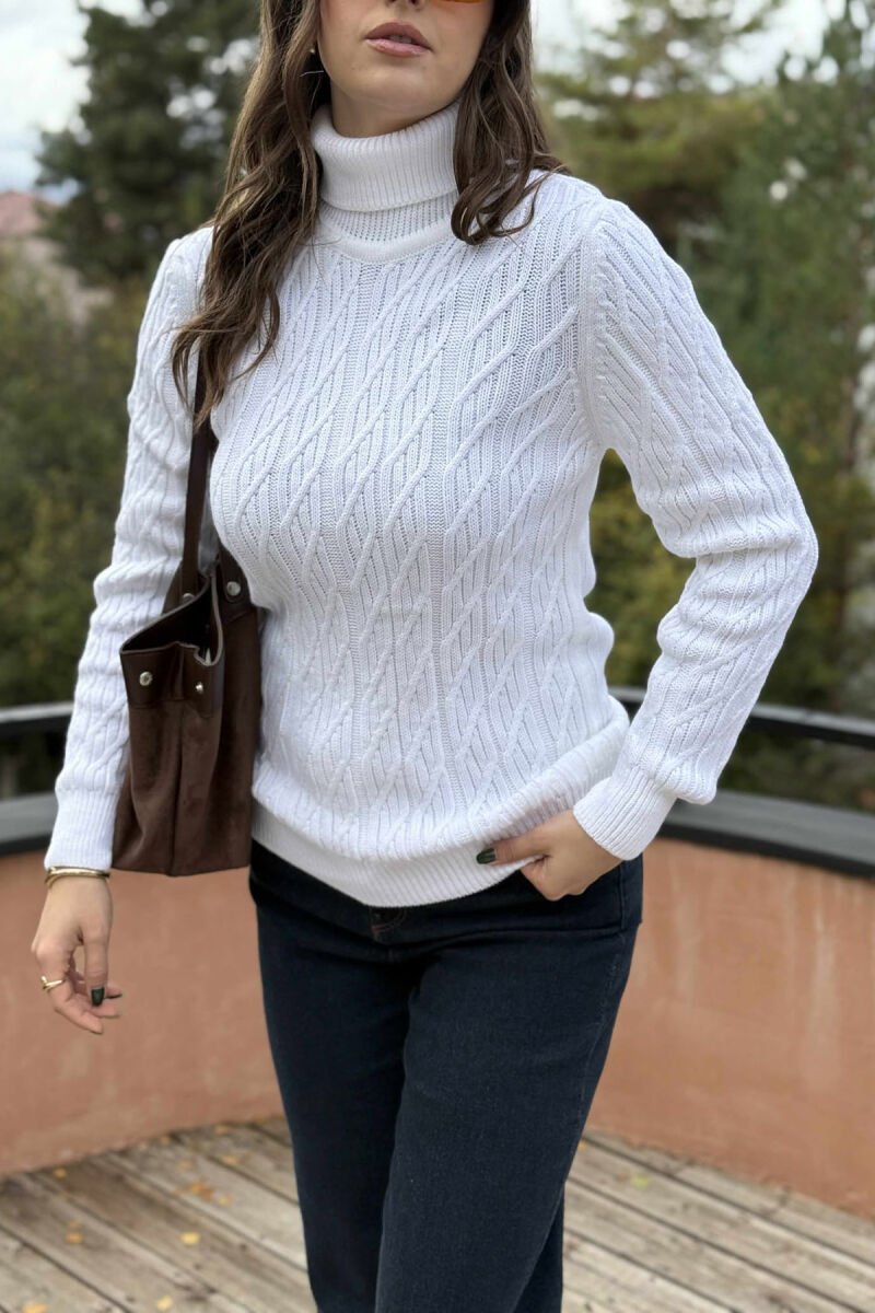 GOLF PËR FEMRA ME DIZAJN GËRSHETI NË NGJYRË TË BARDHË - 4