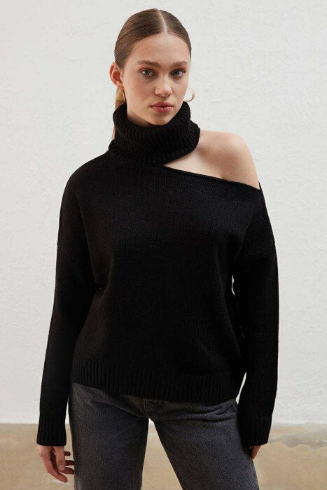 HIGH NECK ONE COLOR WOMAN SWEATER BLACK/ E ZEZE - KLAUDIO FASHION