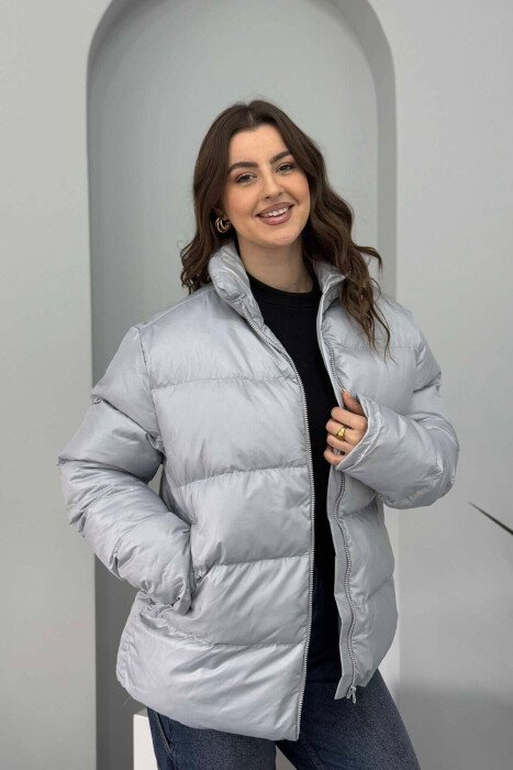 XHUP ME JAKË TË GJATË PËR FEMRA NË NGJYRËN GRI E ZBARDHUR 