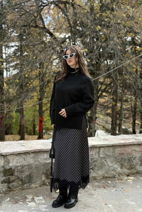 TRIKO E THJESHTË ME JAKË GOLF PËR FEMRA NË NGJYRË TË ZEZË - KLAUDIO FASHION