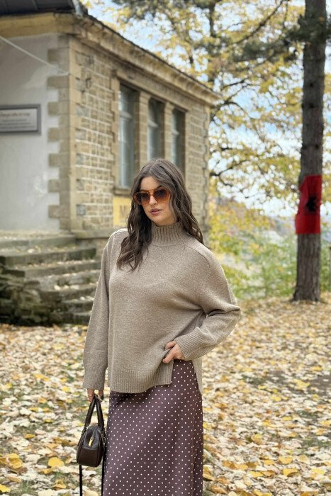 TRIKO E THJESHTË ME JAKË GOLF PËR FEMRA NË NGJYRË BEZHË TË ERRËT - KLAUDIO FASHION