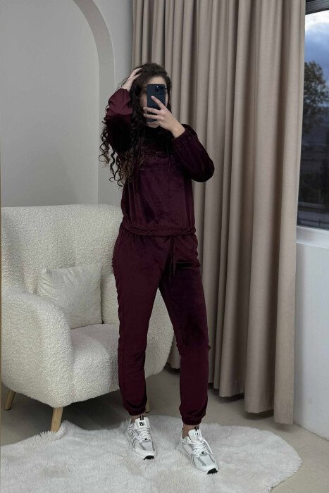 KOSTUM VELVET PËR FEMRA NË NGJYRËN VISHNJË 