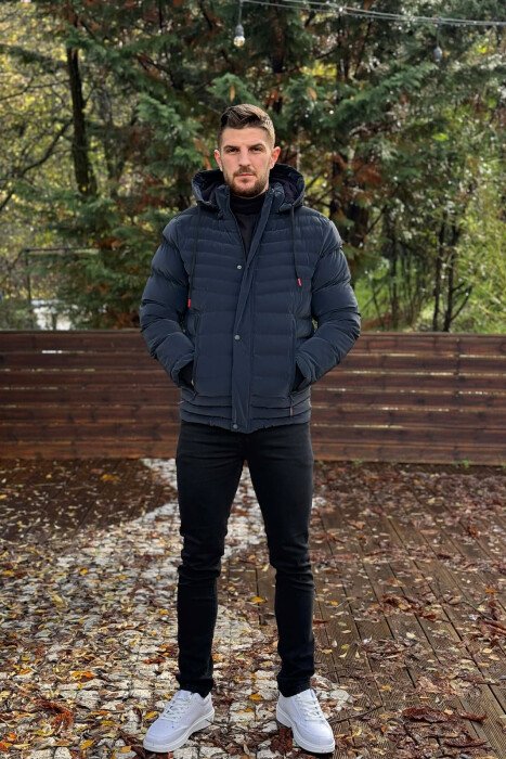 XHUP NJE NGJYRESH ME KAPUÇ PER MESHKUJ NE NGJYRE BLU TE ERRET - KLAUDIO FASHION