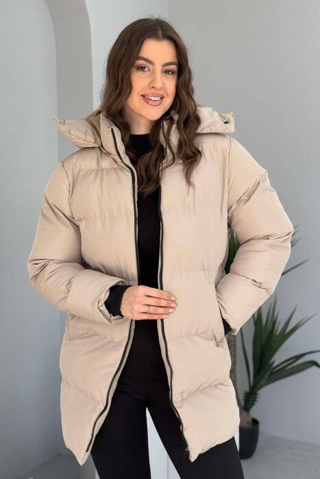 XHUP ME KAPUC PËR FEMRA NË NGJYRËN BEZHË - KLAUDIO FASHION