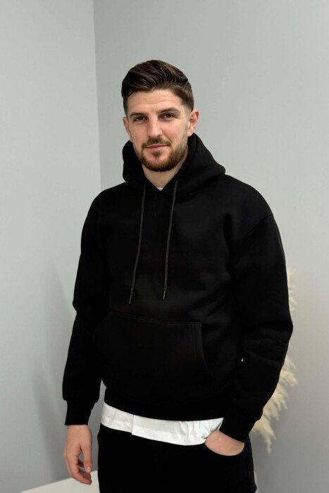 HOODIE E THJESHTE NJË NGJYRESHE ME PUSH PER MESHKUJ NE NGJYRE TE ZEZE - 3
