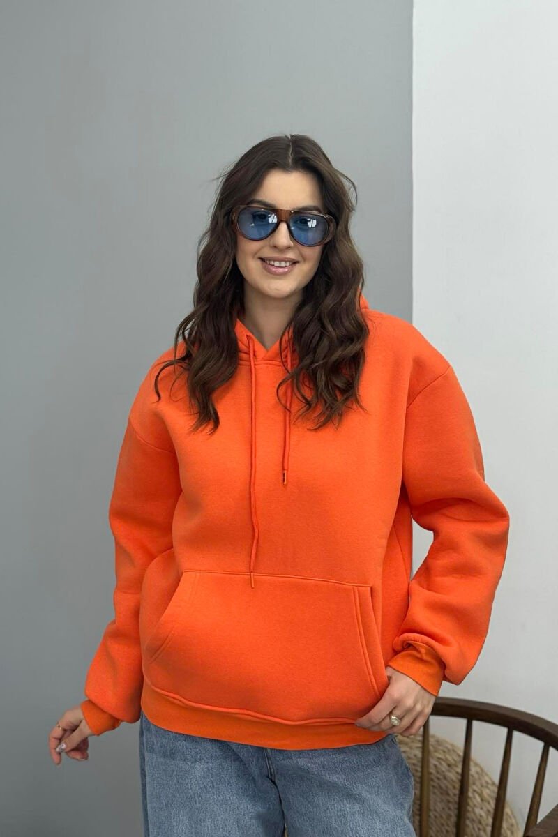 HOODIE E THJESHTE NJË NGJYRESHE ME PUSH PER FEMRA NË NGJYRE PORTOKALLI - 2