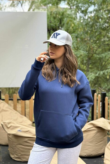 HOODIE E THJESHTË NJË NGJYRËSHE ME PUSH PËR FEMRA NË NGJYRËN BLU - 1