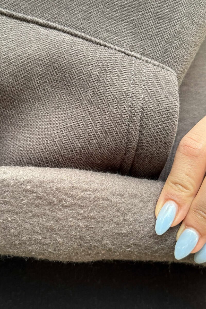 HOODIE E THJESHTË NJË NGJYRËSHE ME PUSH PËR FEMRA NË NGJYRËN GRI HIRI - 5
