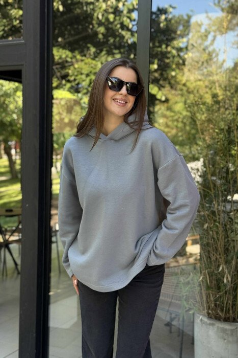 HOODIE E THJESHTË NJË NGJYRËSHE ME PUSH PËR FEMRA NË NGJYRËN GRI - 2