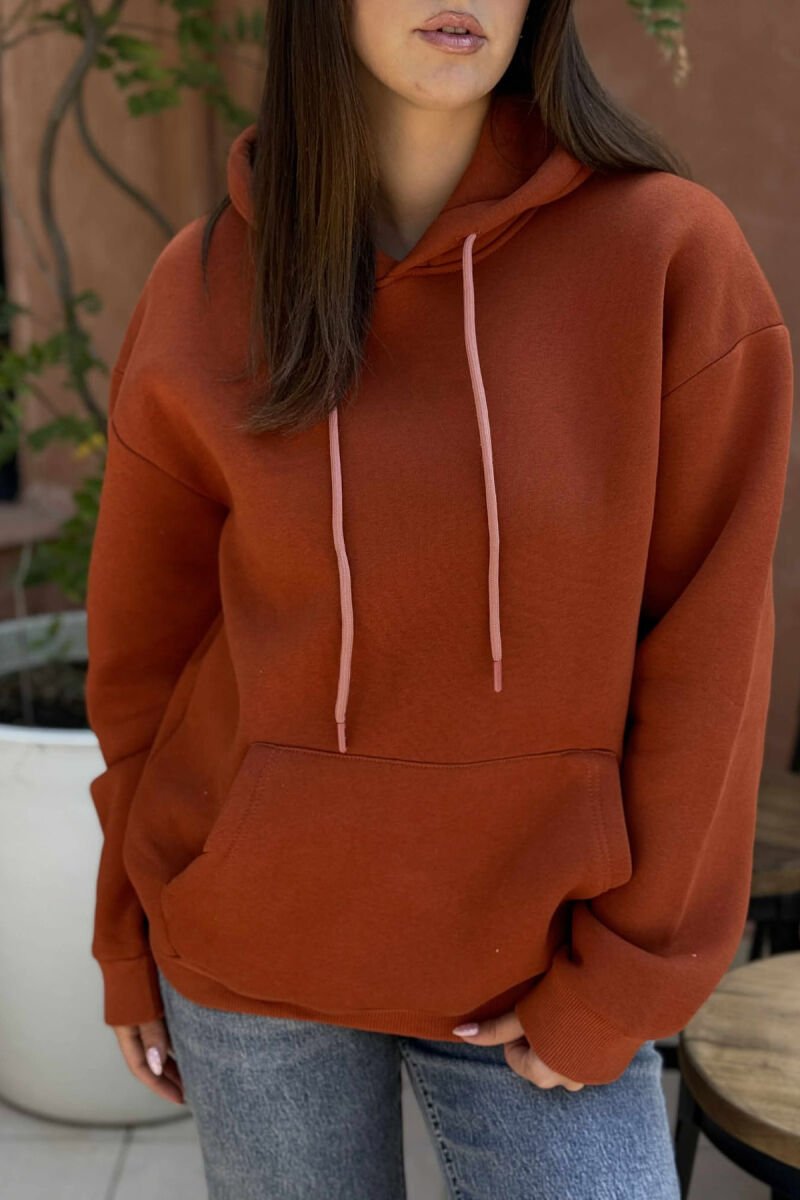 HOODIE E THJESHTË NJË NGJYRËSHE ME PUSH PËR FEMRA NË NGJYRËN KAFE - 3