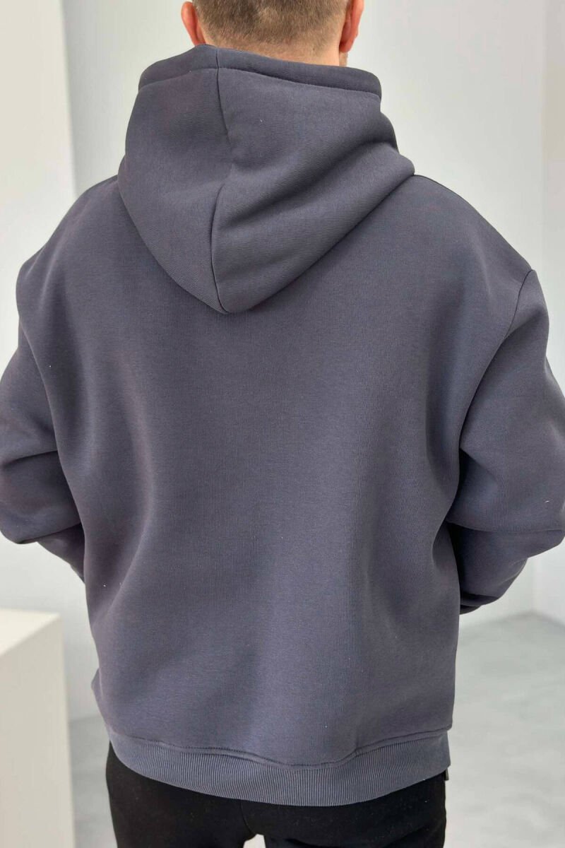 HOODIE E THJESHTË NJË NGJYRESHE PËR MESHKUJ NË NGJYREN GRI TË ERRËT - 3