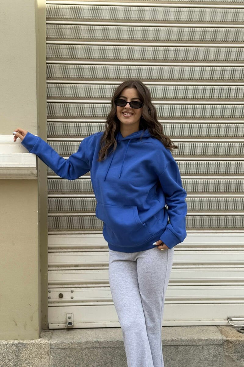 HOODIE E THJESHTË NJËNGJYRËSHE ME PUSH PËR FEMRA NË NGJYRË BLU - 1
