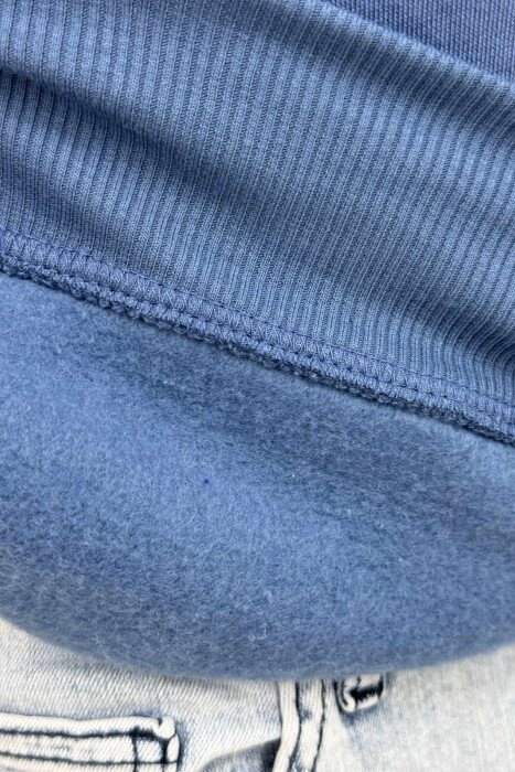 HOODIE E THJESHTË NJËNGJYRËSHE ME PUSH PËR MESHKUJ NË NGJYRËN BLU TË ZBARDHUR - 5