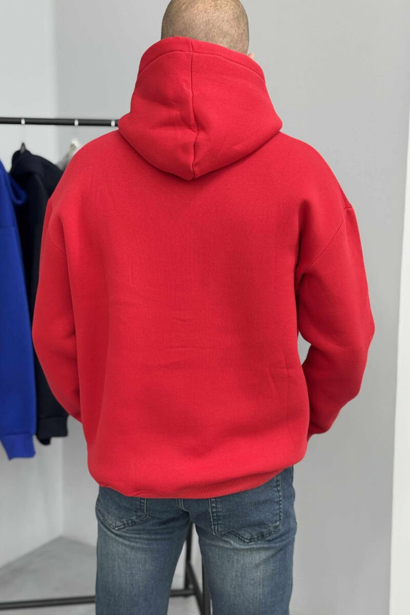HOODIE E THJESHTË NJËNGJYRËSHE ME PUSH PËR MESHKUJ NË NGJYRËN E KUQE - 4