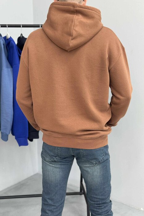 HOODIE E THJESHTË NJËNGJYRËSHE ME PUSH PËR MESHKUJ NË NGJYRËN KAFE - 4