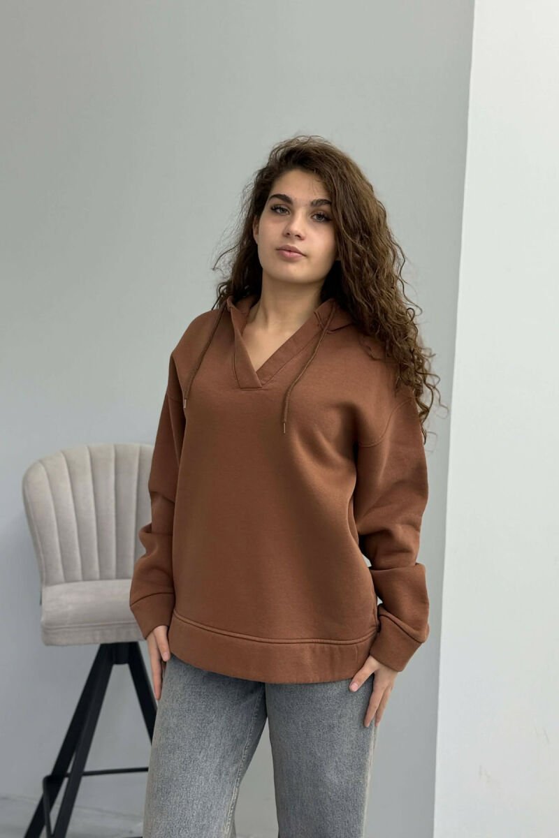 HOODIE E THJESHTË PËR FEMRA NË NGJYRËN KAFE - 3