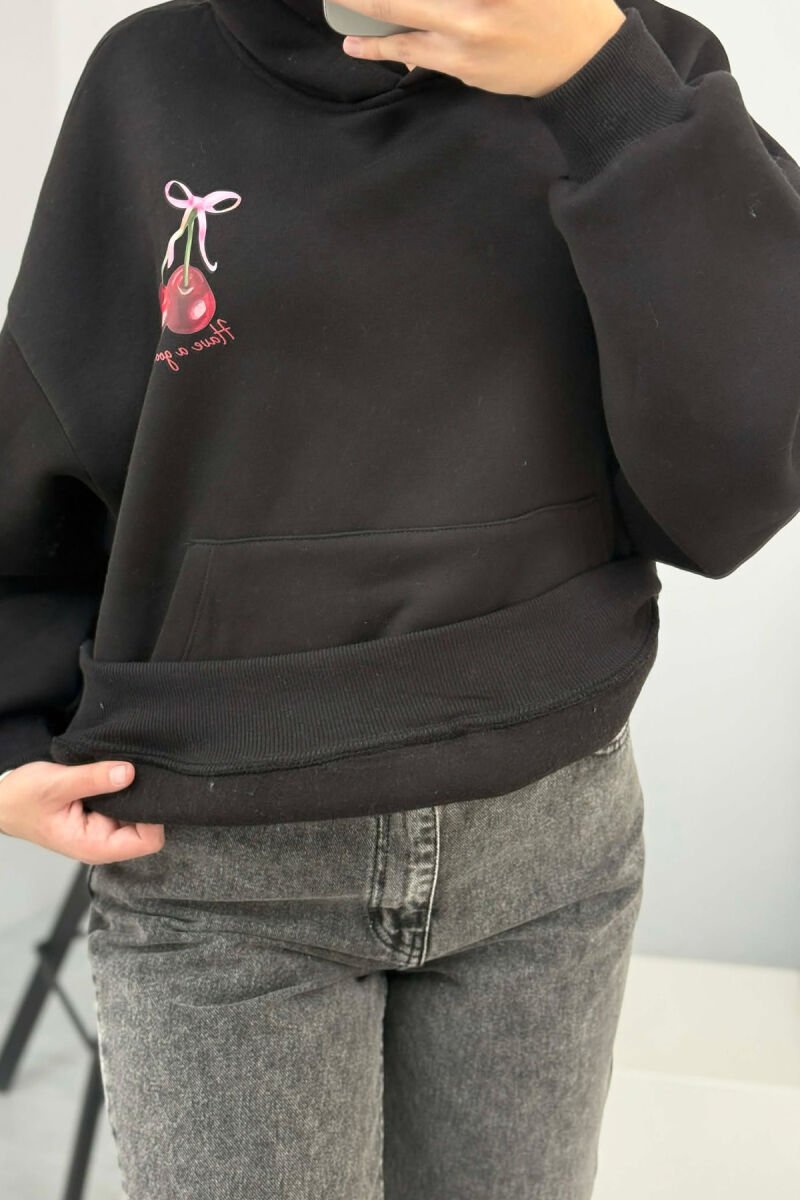 HOODIE ME DIZAJN ME QERSHI NË PJESËN PARA&MBRAPA PËR FEMRA NË NGJYRË TË ZEZË - 3