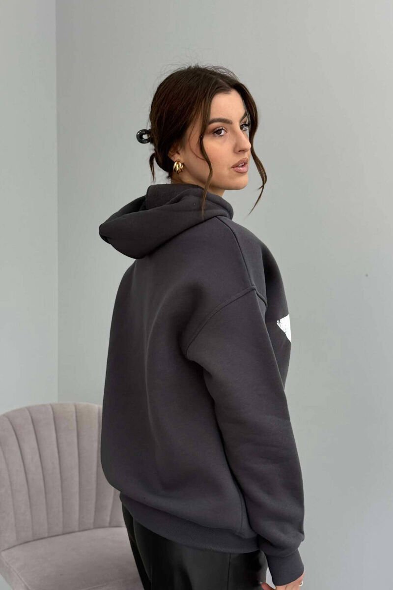 HOODIE ME IMAZHIN E YLLIT PËR FEMRA NË NGJYRËN GRI E ERRËT - 4