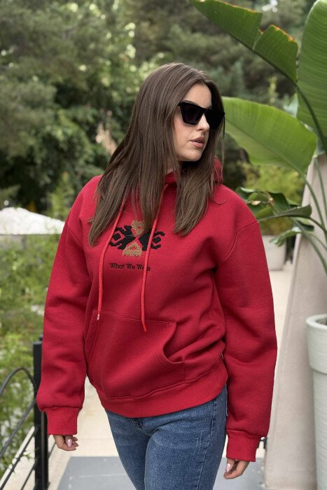 HOODIE ME PUSH DHE DIZAJN NË PJESËN PARA DHE PAS PËR FEMRA NË NGJYRË TË KUQE - 2