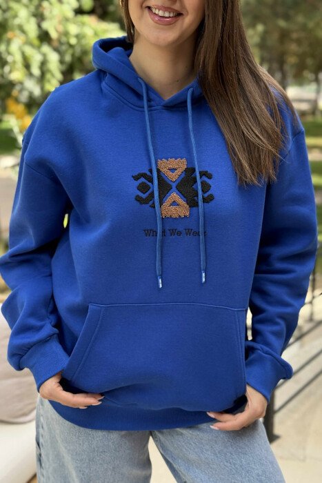 HOODIE ME PUSH DHE DIZAJN NË PJESËN PARA DHE PAS PËR FEMRA NË NGJYRËN BLU - 4