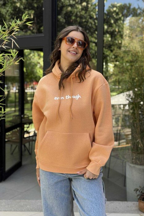 HOODIE ME PUSH DHE IMAZH &SHKRIM MBRAPA PËR FEMRA NË NGJYRËN PORTOKALLI - 2