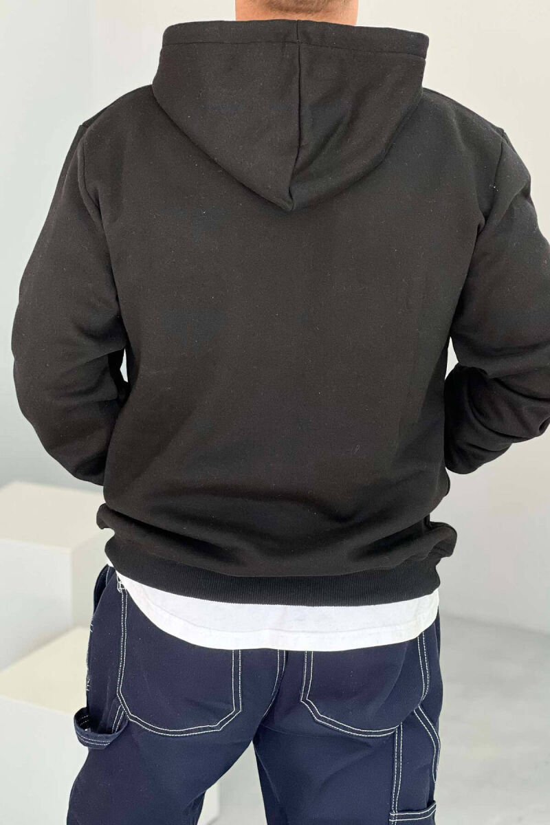HOODIE ME PUSH DHE ME IMAZH PËR MESHKUJ NË NGJYRËN E ZEZË - 2