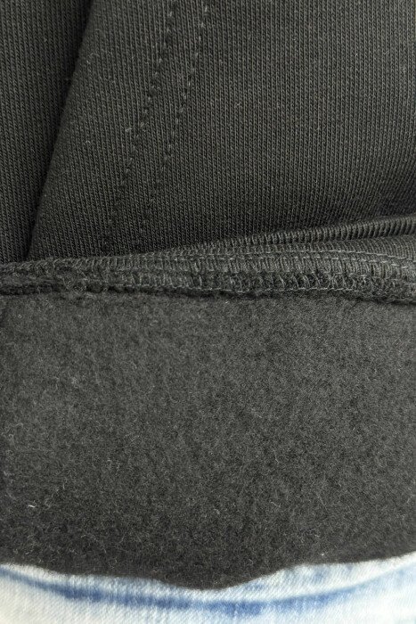 HOODIE ME PUSH DHE ME LOGO TË THJESHTË NYC PARA PËR MESHKUJ NË NGJYRËN E ZEZË - 4