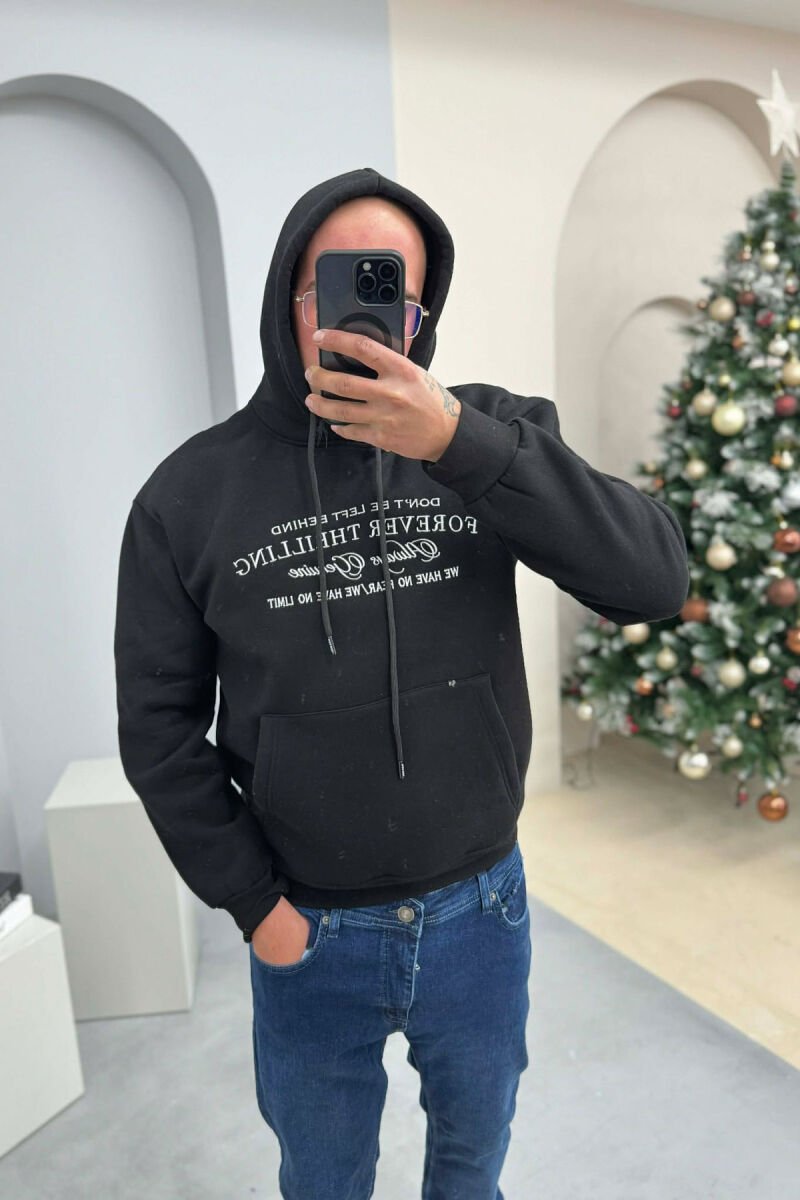 HOODIE ME PUSH DHE ME SHKRIM PARA PËR MESHKUJ NË NGJYRE TE ZEZE - 3