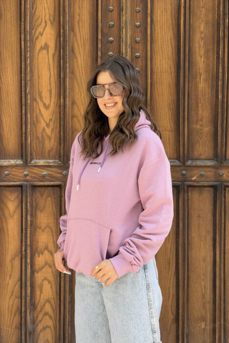 HOODIE ME PUSH DHE SHKRIM MINIMALIST NË PJESEN PARA PËR FEMRA NË NGJYRË LEJLA - 2