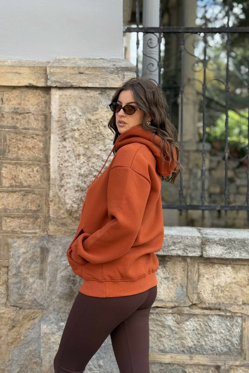 HOODIE ME PUSH DHE SHKRIM MINIMALIST NË PJESEN PARA PËR FEMRA NË NGJYRË TULLE - 4