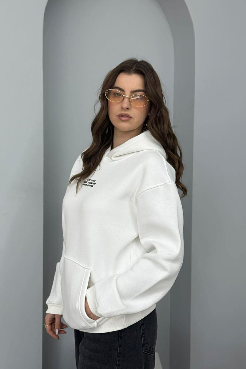 HOODIE ME PUSH DHE SHKRIME NE PJESEN PARA PER FEMRA NE NGJYRE TE BARDHE - 2