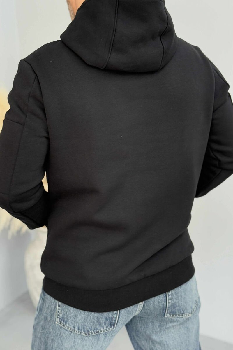 HOODIE ME PUSH ME DETAJIN E XHEPIT PËR MESHKUJ NË NGJYRËN E ZEZË - 4