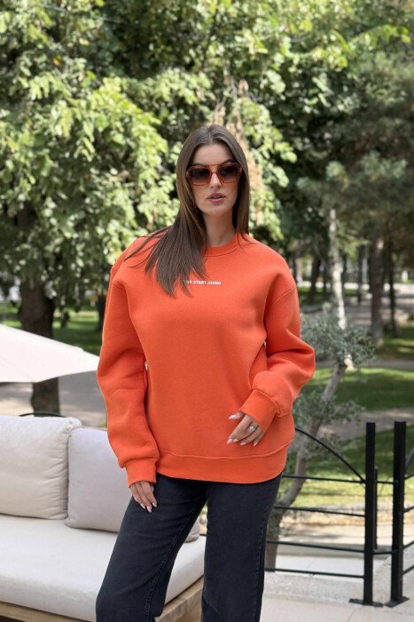 HOODIE ME PUSH ME DIZANJ TË THJESHTE TË VOGËL PARA PËR FEMRA NË NGJYRËN PORTOKALLI - 2