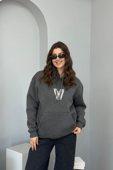 HOODIE ME PUSH ME SHKRIME NE PJESEN E PASME PER FEMRA NE NGJYRE GRI TE ERRET - 1