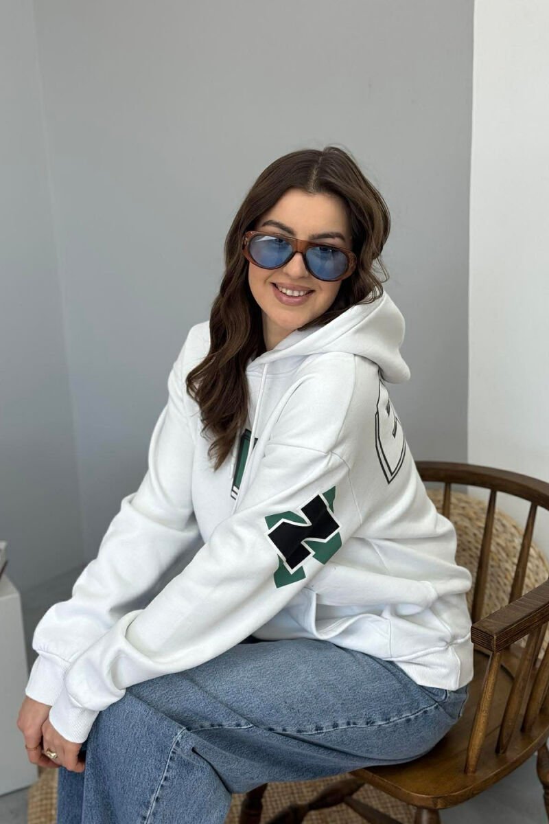 HOODIE ME PUSH ME SHKRIME NE PJESEN E PASME PER FEMRA NE NGJYRE TE BARDHE - 3