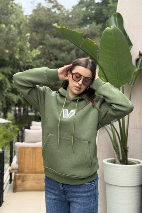 HOODIE ME PUSH ME SHKRIME NË PJESEN E PASME PËR FEMRA NË NGJYRËN JESHILE - 3
