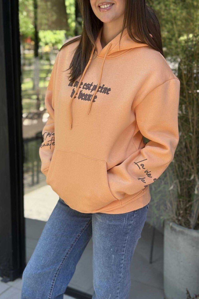 HOODIE ME PUSH NJËNGJYRËSHE DHE DIZANJ MBRAPA PËR FEMRA NË NGJYRËN PORTOKALLI - 4