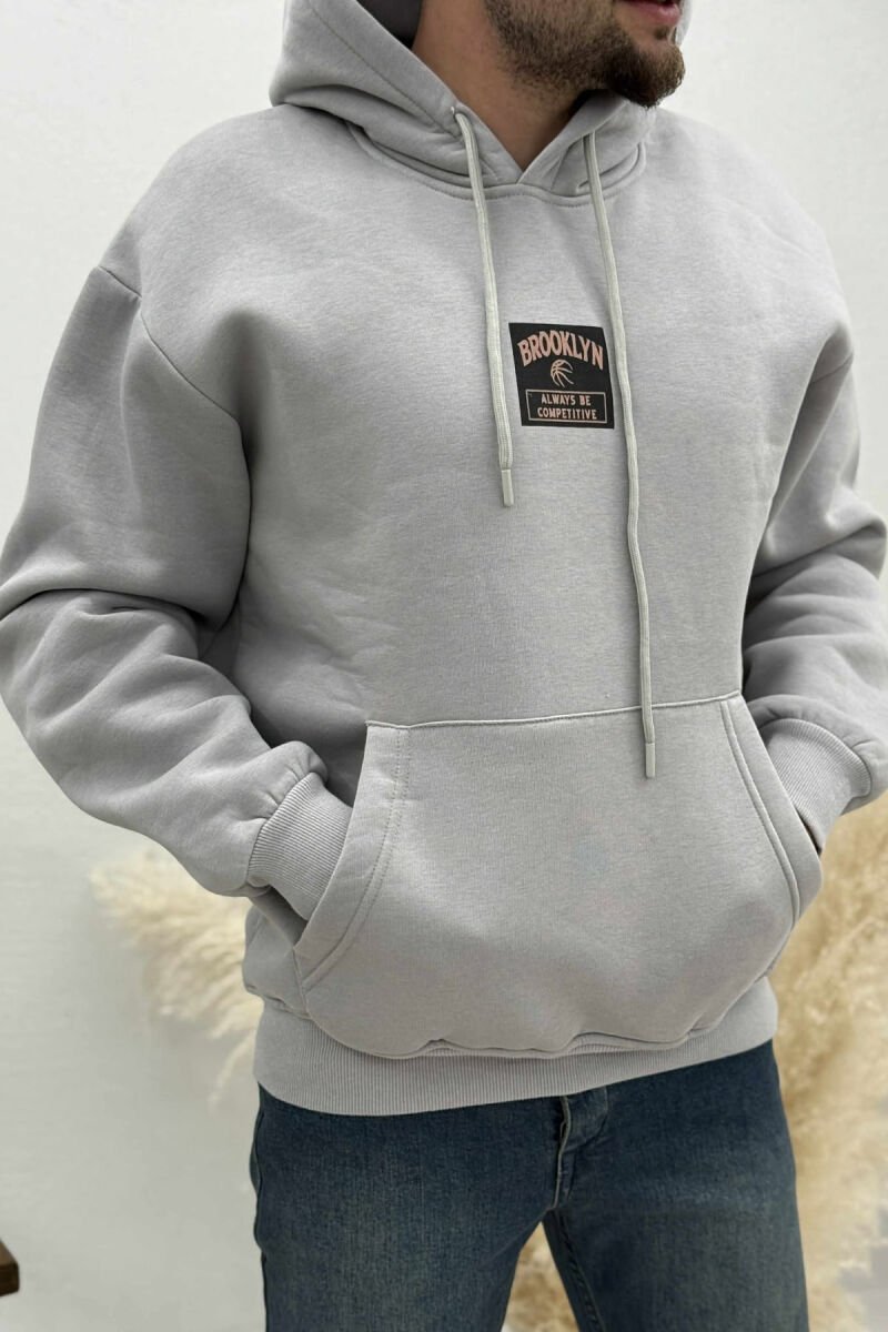 HOODIE ME PUSH NJËNGJYRËSHE DHE ME DIZANJ BASKETBOLL MBRAPA PËR MESHKUJ NË NGJYRËN GRI - 2
