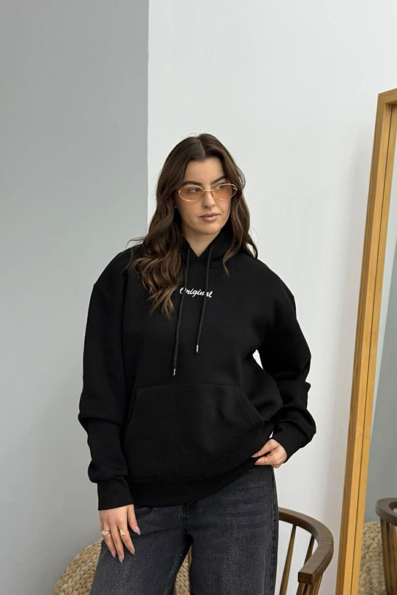 HOODIE ME PUSH NJENGJYRESHE DHE ME SHKRIM TE VOGEL PARA PER FEMRA NE NGJYRE TE ZEZE - 1