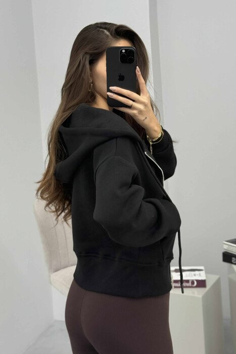 HOODIE ME ZINXHIR DHE ME PUSH NJË NGJYRËSHE PËR FEMRA NË NGJYRËN E ZEZË - 5