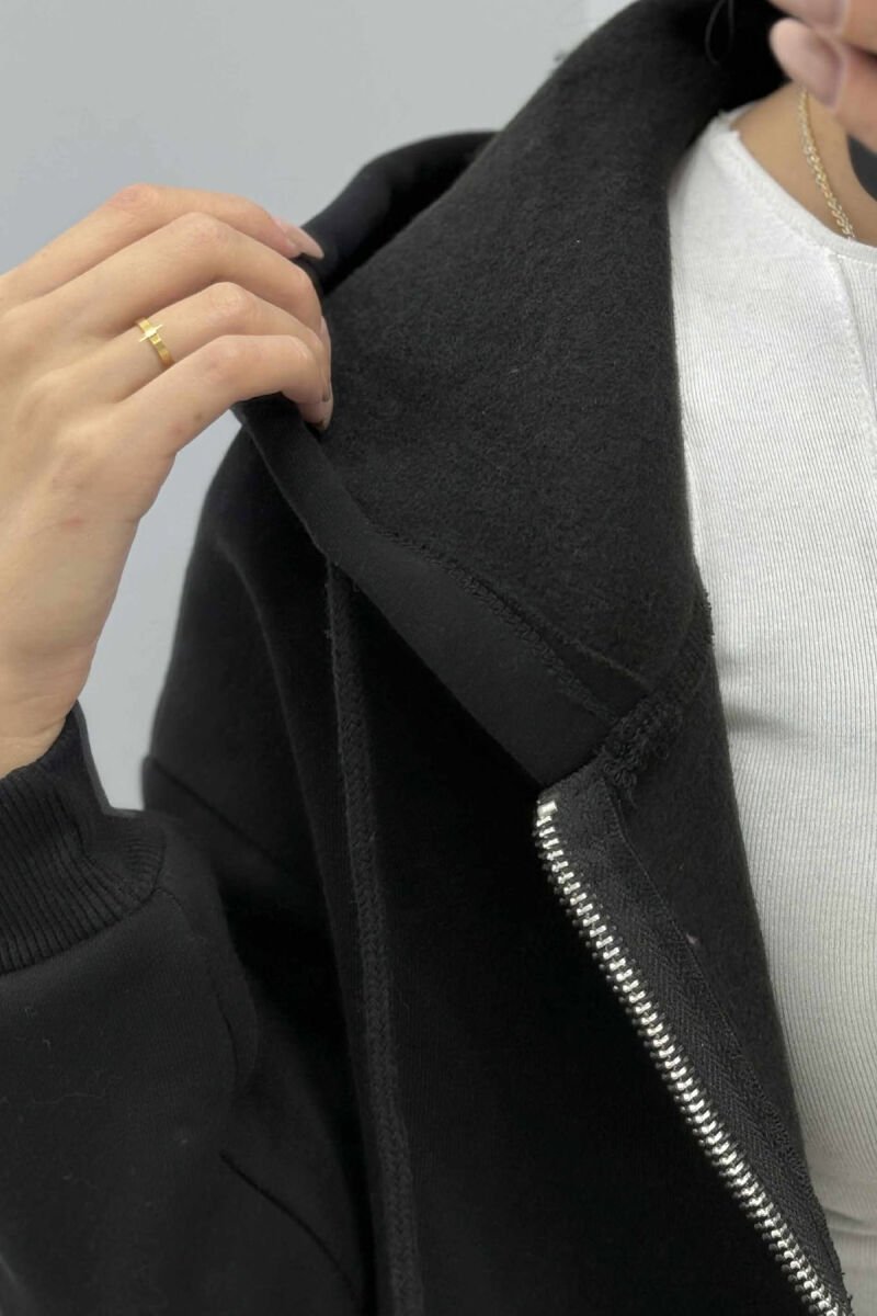 HOODIE ME ZINXHIR DHE ME PUSH NJË NGJYRËSHE PËR FEMRA NË NGJYRËN E ZEZË - 6