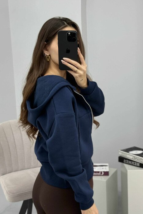 HOODIE ME ZINXHIR DHE ME PUSH NJË NGJYRËSHE PËR FEMRA NË NGJYRËN BLU TË ERRËT - 6