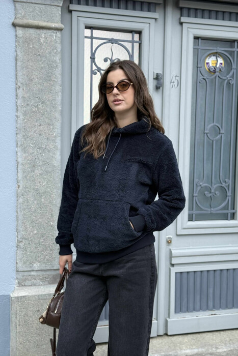 HOODIE NJË NGJYRËSHE E THJESHTË ME PUSH PËR FEMRA NË NGJYRËN BLU TË ERRËT - 3