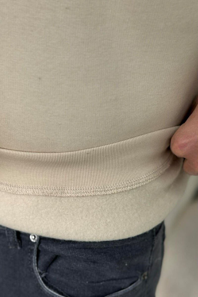 HOODIE NJE NGJYRESHE ME PUSH DHE DETAJE TE VOGLA PER MESHKUJ NE NGJYRE BEZHE - 4