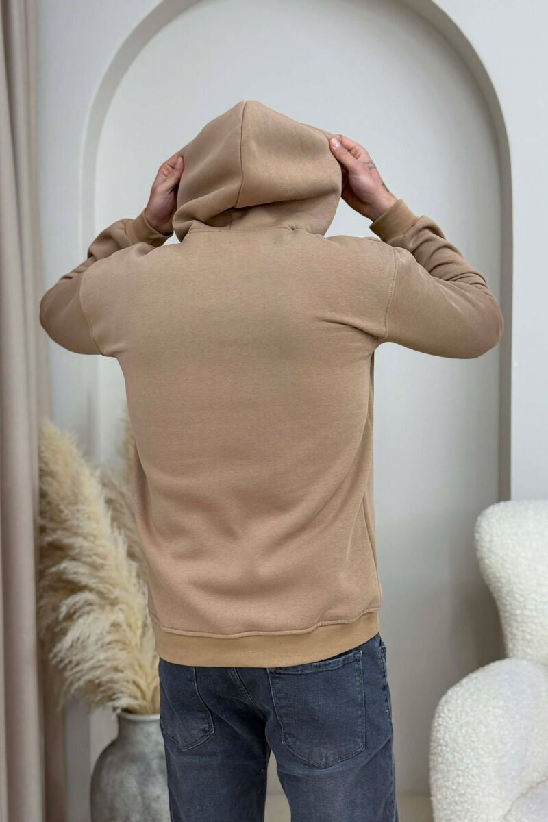 HOODIE NJE NGJYRESHE ME PUSH DHE DETAJE TE VOGLA PER MESHKUJ NE NGJYRE KAFE TE ZBARDHUR - 5