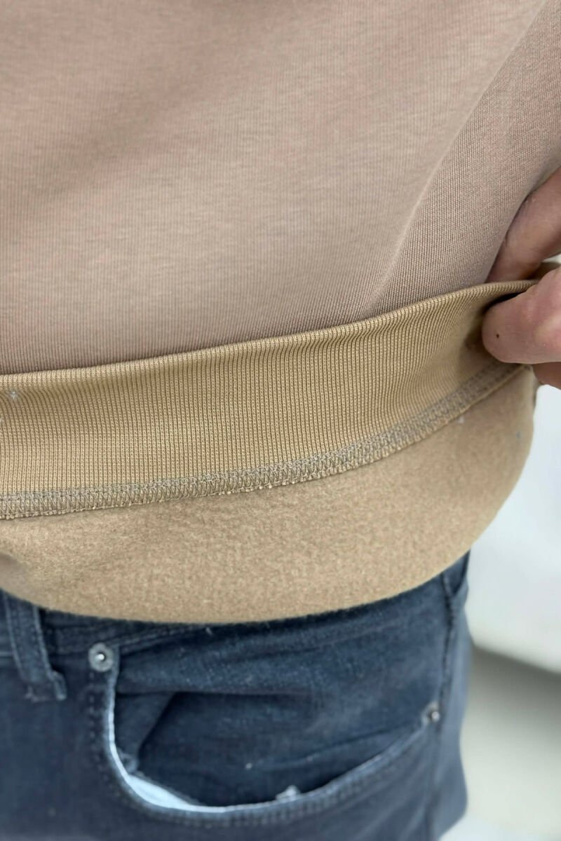 HOODIE NJE NGJYRESHE ME PUSH DHE DETAJE TE VOGLA PER MESHKUJ NE NGJYRE KAFE TE ZBARDHUR - 4