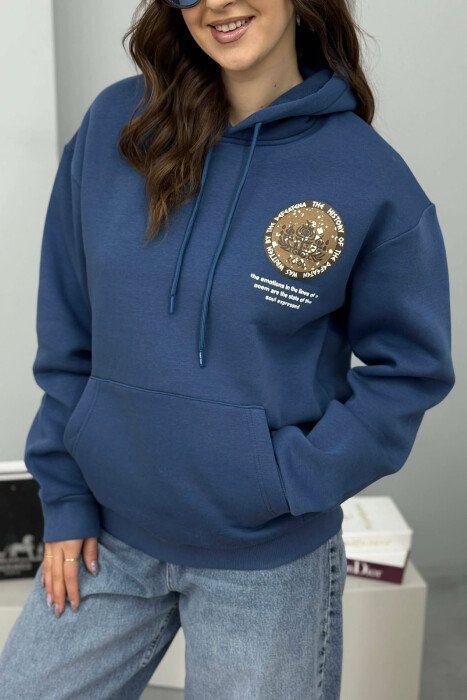 HOODIE NJE NGJYRESHE ME PUSH DHE DIZAJN NË PJESEN E PASME PER FEMRA NE NGJYRE BLU - 3