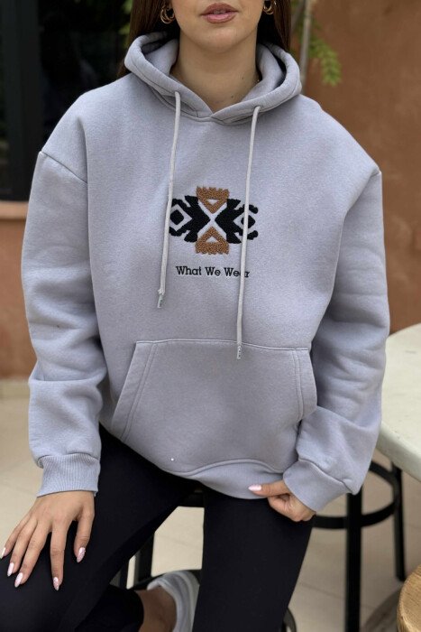 HOODIE NJË NGJYRËSHE ME PUSH DHE LOGO NË PJESËN PARA PËR FEMRA NË NGJYRË GRI TË ZBARDHUR - 4